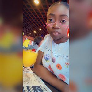 Meet your Posher, Vonetta